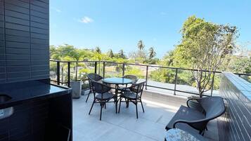 Exclusive Apartment | Outdoor dining