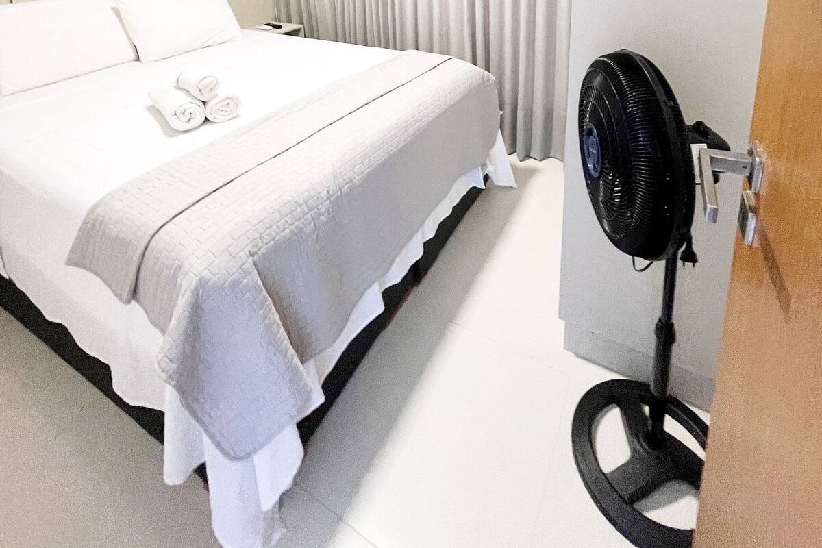 Apartament Club | Cortines opaques, planxa i posts de planxar i wifi gratuïta