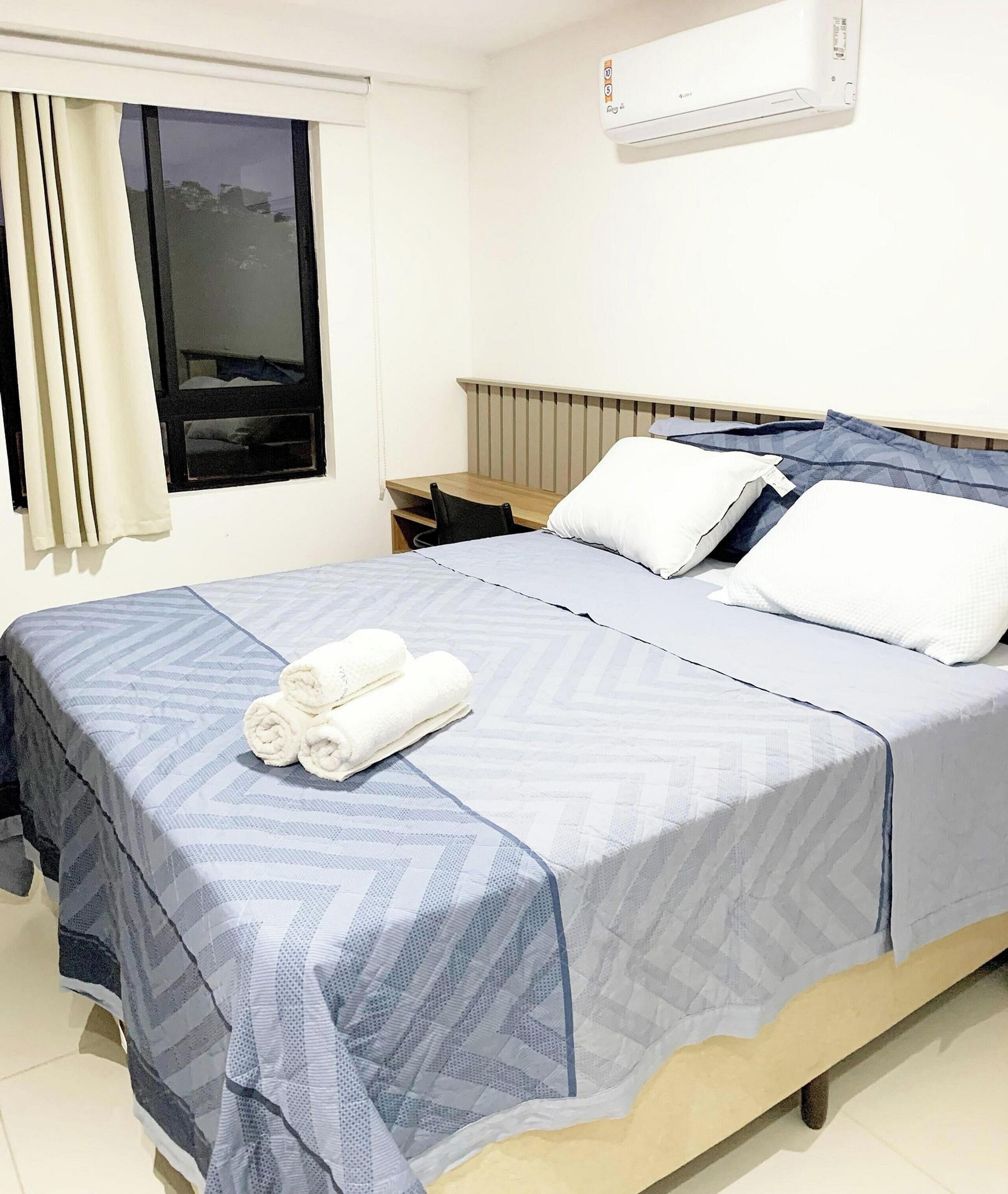 Apartament | Cortines opaques, planxa i posts de planxar i wifi gratuïta 