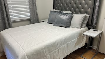 3 makuuhuonetta, työpöytä, silitysrauta/-lauta, ilmainen Wi-Fi