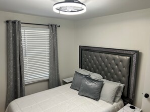 3 bedrooms, desk, iron/ironing board, free WiFi