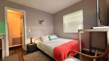 1 bedroom, desk, iron/ironing board, WiFi (free)