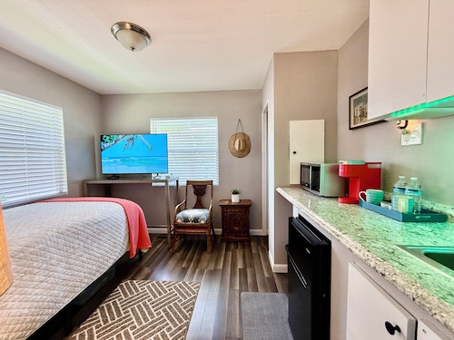 Cozy Room with Private Entry + Bathroom • Near Beaches & PGA Mall