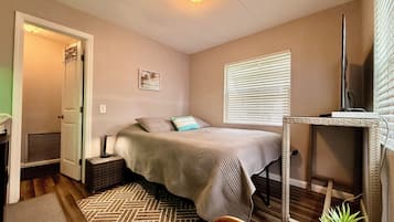 1 bedroom, desk, iron/ironing board, WiFi (free)