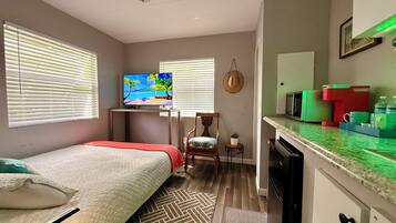 1 bedroom, desk, iron/ironing board, WiFi (free)
