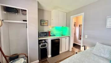 1 bedroom, desk, iron/ironing board, WiFi (free)