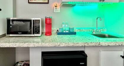 Cozy Room. Private Entry + Bathroom • Near Beaches, Gardens Mall & PGA National.