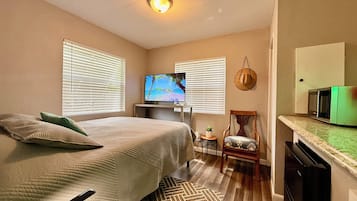 1 bedroom, desk, iron/ironing board, WiFi (free)