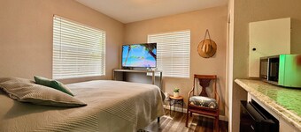 Cozy Room. Private Entry + Bathroom • Near Beaches, Gardens Mall & PGA National.