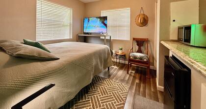 Cozy Room. Private Entry + Bathroom • Near Beaches, Gardens Mall & PGA National.