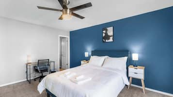 Een strijkplank/strijkijzer, gratis wifi, beddengoed