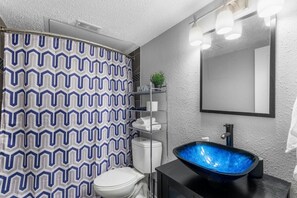 Hair dryer - 3 Min Walk to AT&T | 2BR | Parking + Pets + Gym (Arlington)