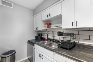 Fridge, microwave, oven, stovetop - 3 Min Walk to AT&T | 2BR | Parking + Pets + Gym (Arlington)