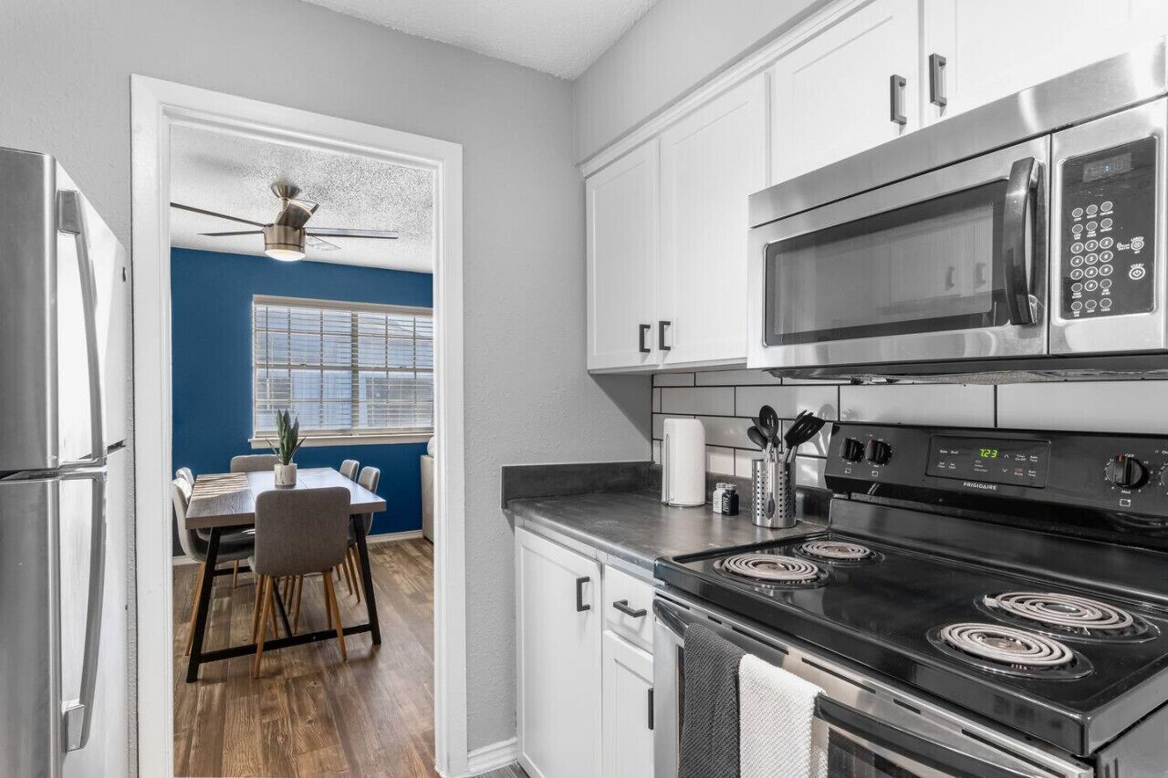 冰箱、微波炉、烤箱、炉灶