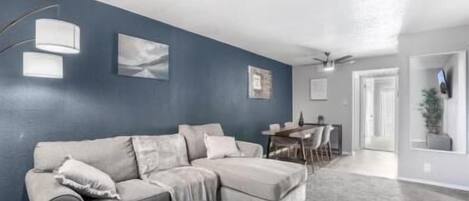 Una Smart TV, una oficina