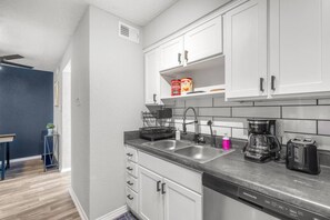 Fridge, oven, stovetop, dishwasher - Walk to AT&T Stadium - Modern 1BR Game Day Stay (Arlington)