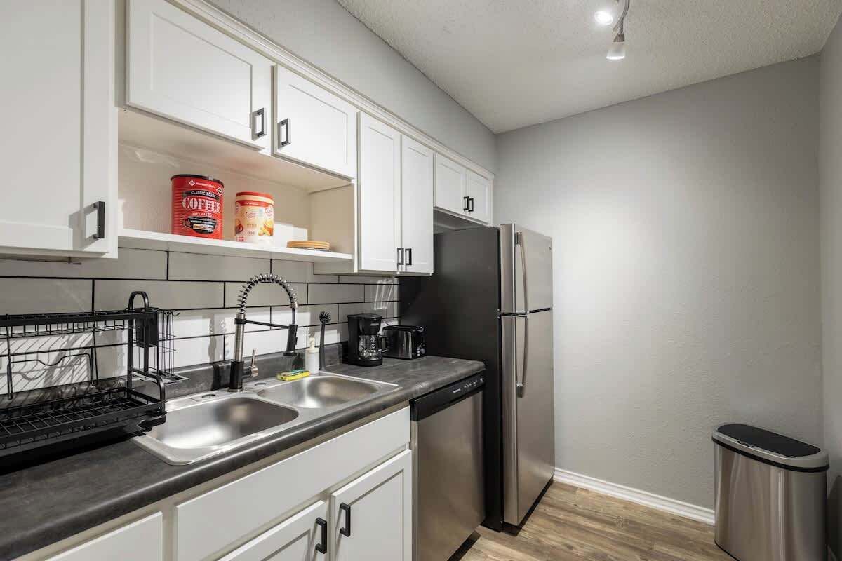 Fridge, oven, stovetop, dishwasher