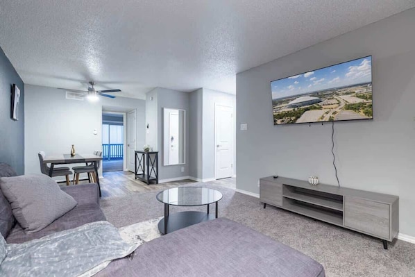Smart TV, offices - Walk to AT&T Stadium | Modern 1BR Game Day Stay (Arlington)