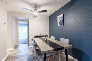 Dining - 3 Min Walk to AT&T | 1BR | Parking + Pets + Gym (Arlington)