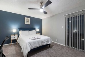 1 bedroom, desk, iron/ironing board, free WiFi - Walk to AT&T Stadium - Modern 1BR Game Day Stay (Arlington)