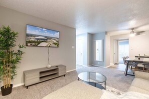 Smart TV - Walk to AT&T Stadium - Modern 1BR Game Day Stay (Arlington)