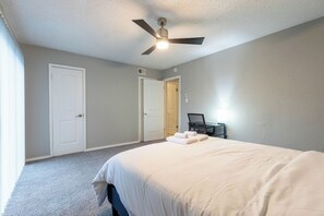 Desk, iron/ironing board, free WiFi, bed sheets - 3 Min Walk to AT&T | 1BR | Parking + Pets + Gym (Arlington)