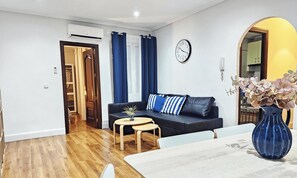 Smart TV - Large apartment for groups in Madrid Centro, SOL (Madrid)