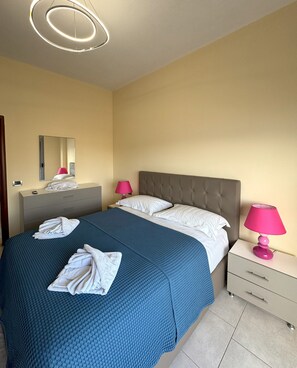2 chambres, fer et planche à repasser, Wi-Fi, draps fournis