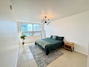 2 bedrooms, WiFi, bed sheets - Spacious Midtown Miami 2-Bedroom Suite with Bay View (Miami)