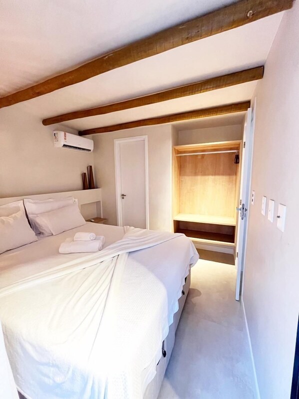 Cortinas blackout, tabla de planchar con plancha y wifi gratis 