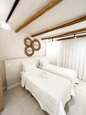 Cortinas blackout, tabla de planchar con plancha y wifi gratis