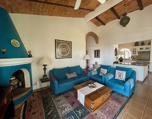 Smart TV, books - Tranquil summer escape, world-best climate, overlooking Lake Chapala (San Antonio Tlayacapan)