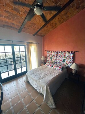 2 bedrooms, in-room safe, desk, iron/ironing board - Tranquil summer escape, world-best climate, overlooking Lake Chapala (San Antonio Tlayacapan)