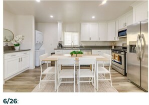 Private kitchen - Luxe West LA Designer Condo Near Santa Monica Pier, Beverly Hills & Bel-Air (Los Angeles)