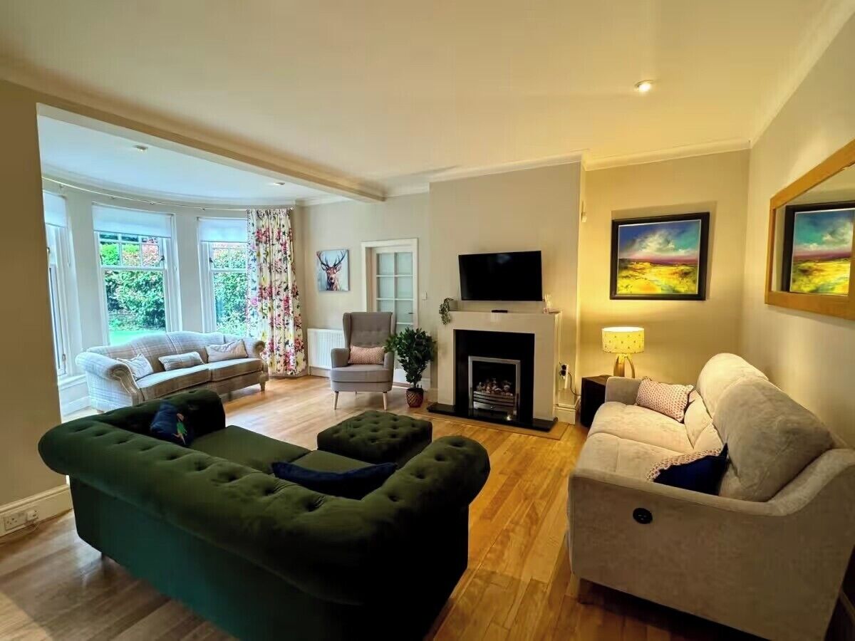Timeless 19th-century Coastal Edinburgh Villa With Modern Comforts And Hot Tub - Edinburgh