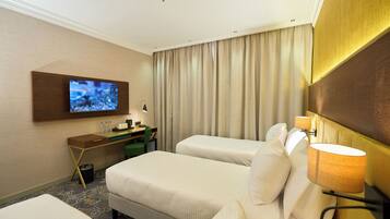 Habitación triple Confort | Caja fuerte, escritorio, espacio para trabajar con un portátil