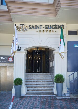 Mặt tiền nơi lưu trú