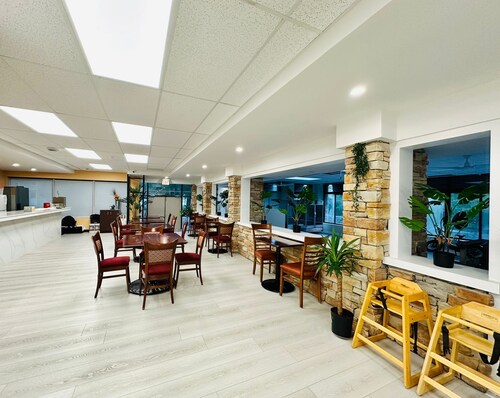 Group Retreat with breakfast included - on one floor- on the Niagara Gorge