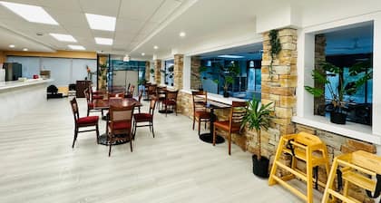 Group Retreat with breakfast included - on one floor- on the Niagara Gorge