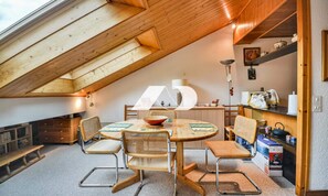 Dining - A5 Chapel (Saint-Jean-dʼAulps)