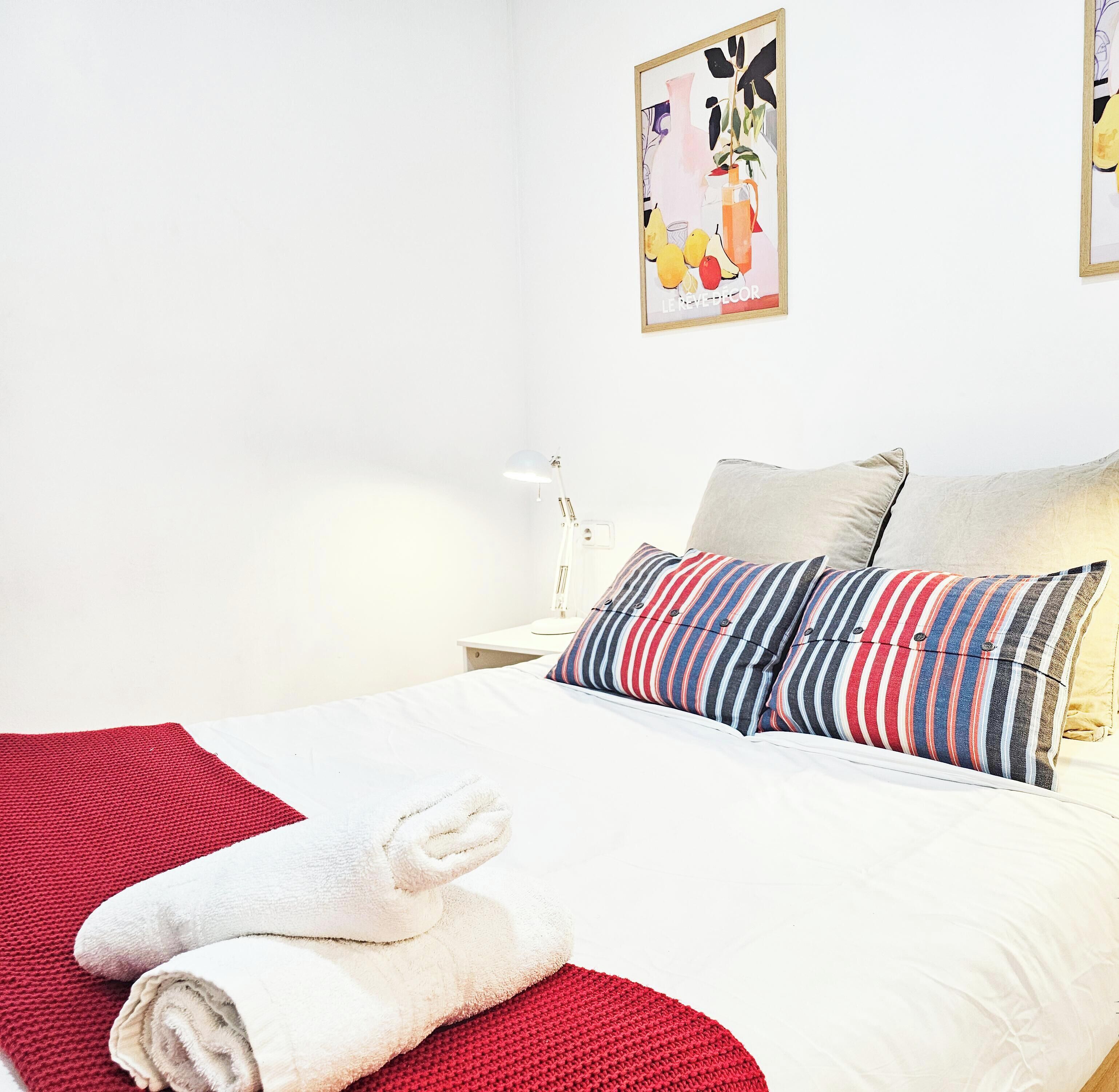 3 slaapkamers, een strijkplank/strijkijzer, reisbedje, gratis wifi