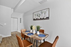 Dining - Urban Oasis, 5 mins from Bottleworks & Downtown (Indianapolis)