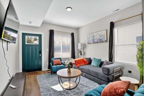 Televisión y oficina 