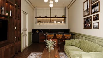 Junior Room | Living room | 42-inch TV with cable channels