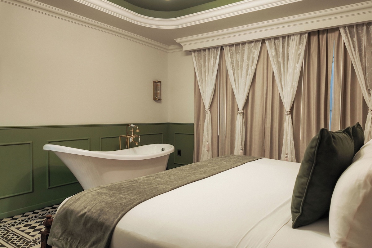 Luxury Suite