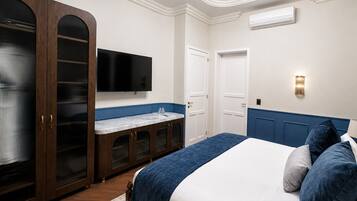 Presidential Room | In-room safe, individually decorated, individually furnished