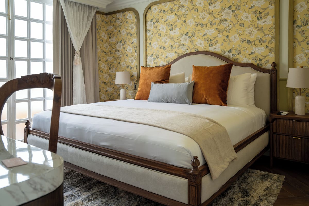 Superior Suite | In-room safe, laptop workspace, WiFi (free), individually decorated