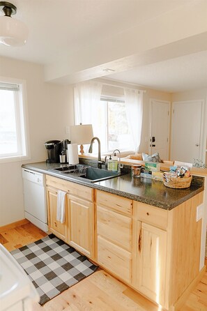 Private kitchen - Paradise Creek Cottage (Moscow)