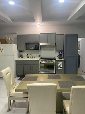 Microwave, oven, stovetop - Rincón Del Confort  Netflix, 3 min del puente U.S.A (Miguel Alemán)