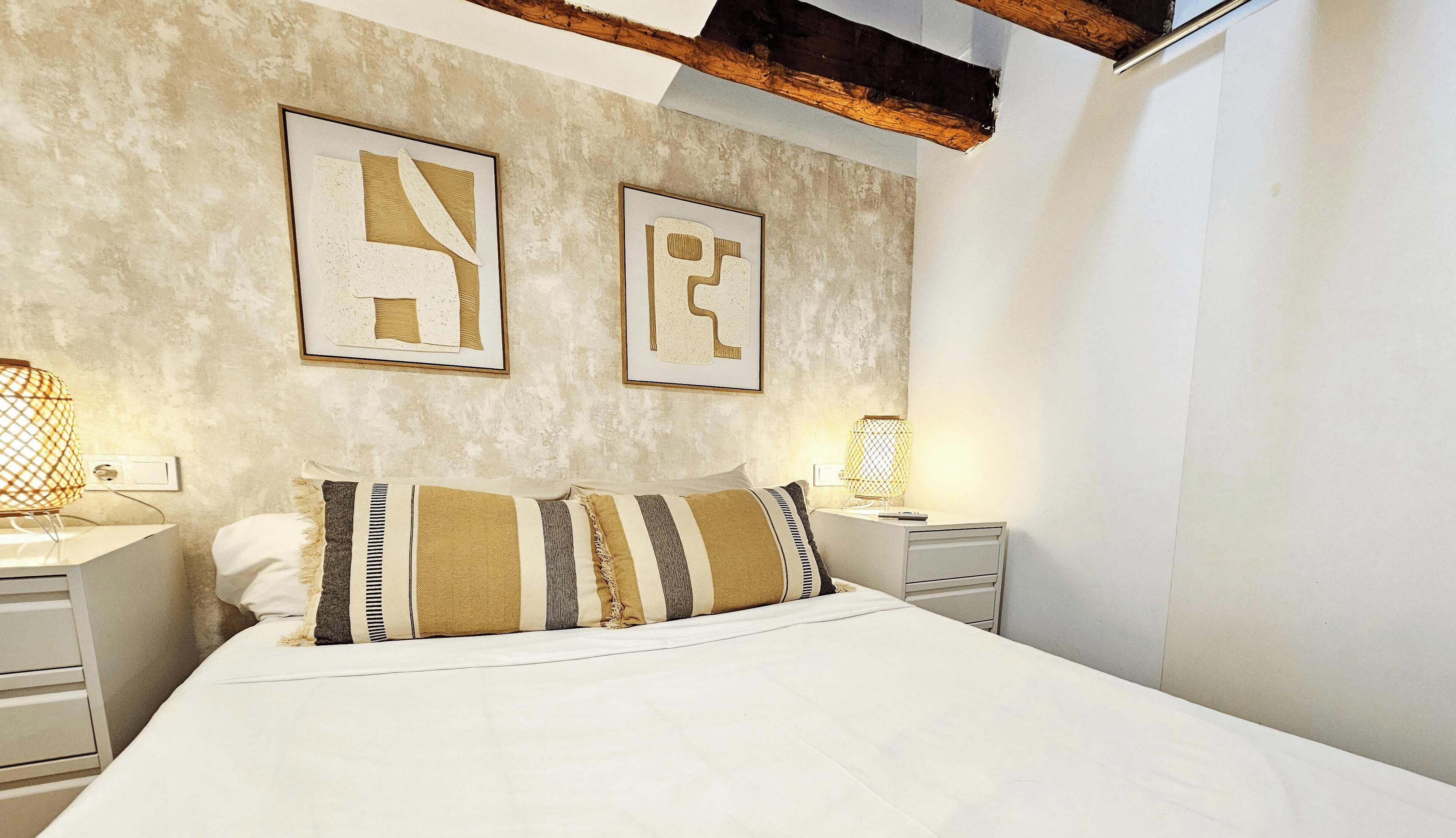 3 slaapkamers, een strijkplank/strijkijzer, reisbedje, gratis wifi